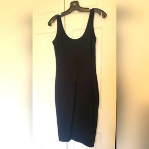 Robe noir stretch en tissus epais